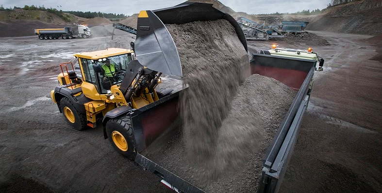 Volvo’s On-Board Weighing systems are designed for wheel loaders, excavators and articulated haulers. (Image source: Volvo CE) A Volvo CE wheel loader putting gravel into a truck.