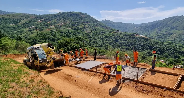 The Carmix equipment and team pouring concrete for the road in South Africa.