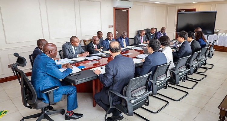 The Japanese delegation meeting with the Kenyan Ministry of Transport. 