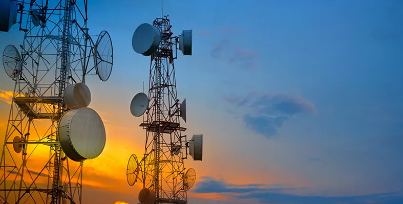 ZTE Corporation and MTN achieve a global first with the commercial rollout of a 5-band RRU in South Africa’s Western Cape Telecom_tower_open_to_sky