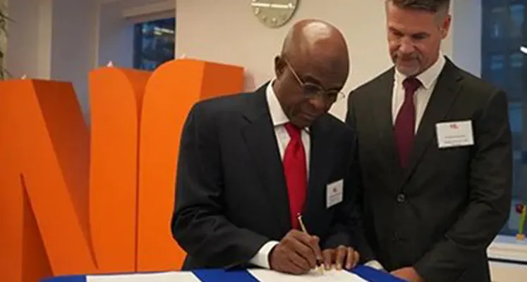 The agreement was signed by Dr Abubakar Dantsoho, Managing Director of the Nigerian Ports Authority, and Frederik Klinke, CEO of APM Terminals Nigeria. (Image source: APT Terminals) APM_Terminals_Onne_MoU_signing